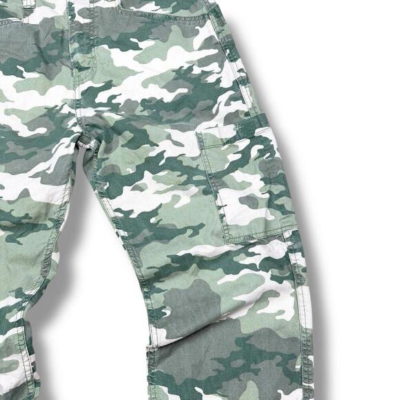 Levi's Signature Women’s Cargo Pants Camouflage Canvas Straight Leg Taper Casual - Picture 3 of 10